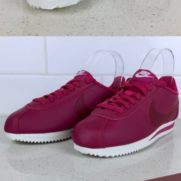 Nike women’s Cortez - Picture 2 of 2